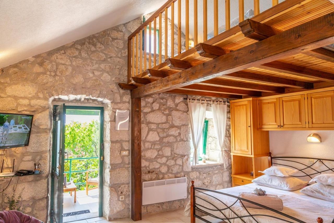 Villa Stone House Nikolina With Heated Pool Bast Exterior foto