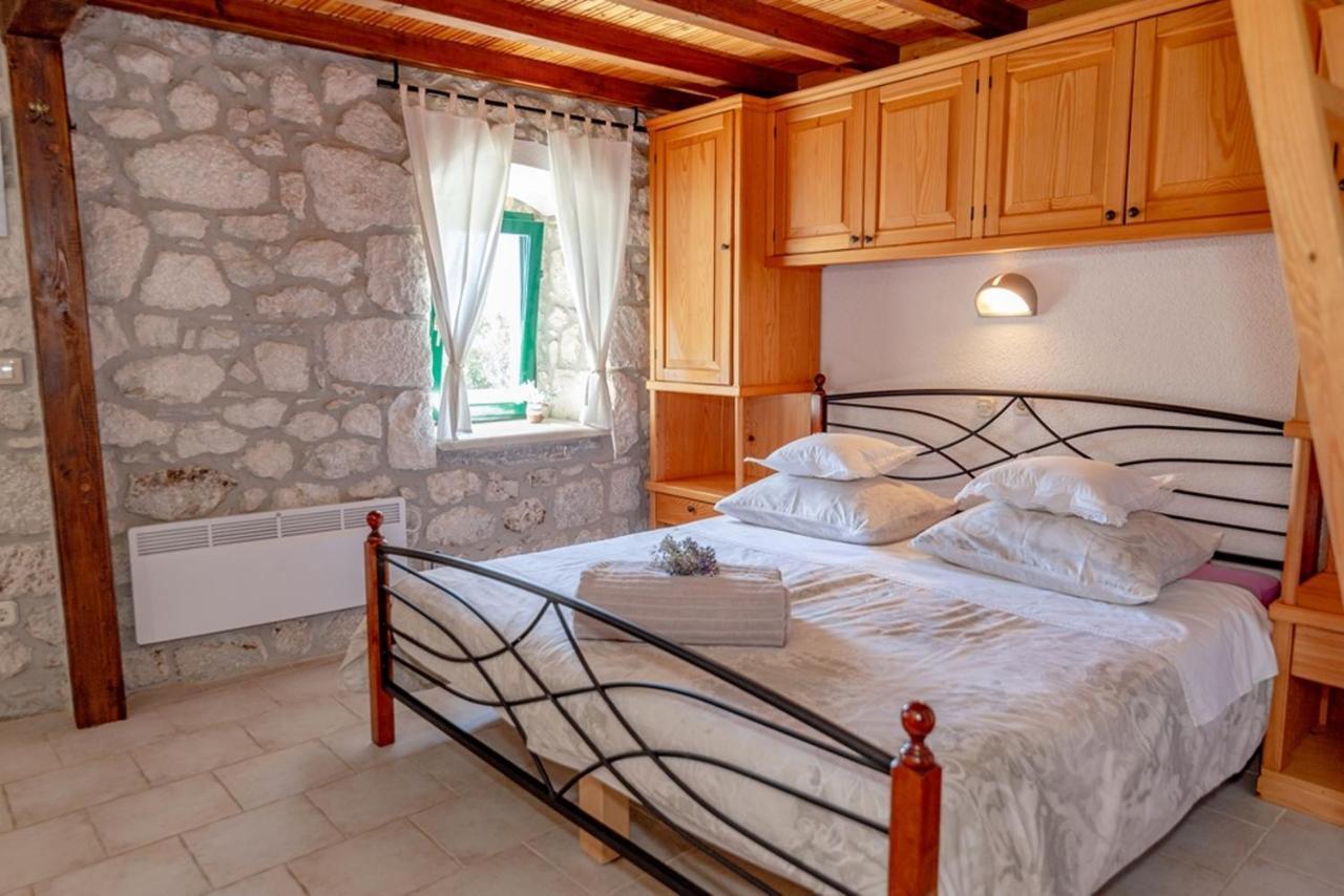 Villa Stone House Nikolina With Heated Pool Bast Exterior foto